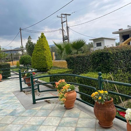 Seaside Apartment With Private Garden Nea Ankhialos Bagian luar foto