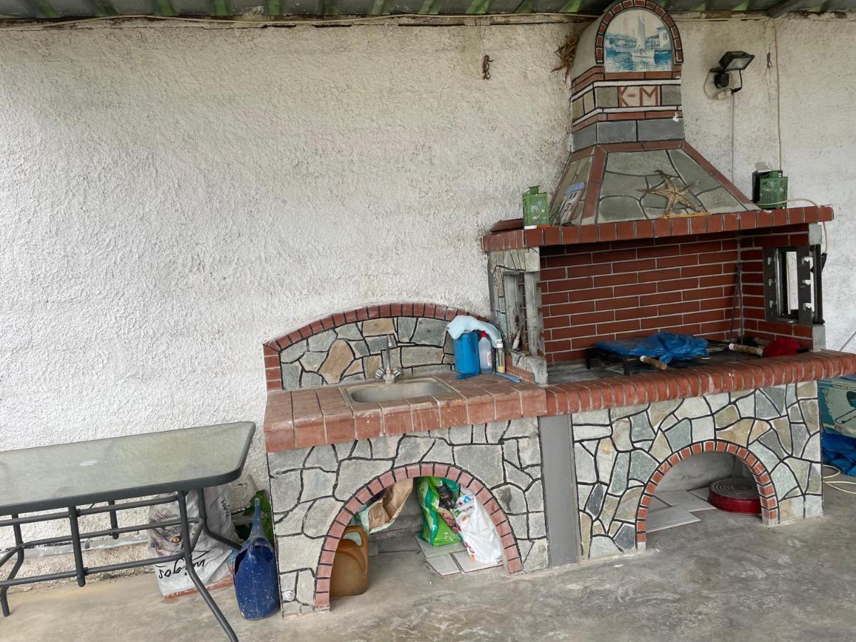 Seaside Apartment With Private Garden Nea Ankhialos Bagian luar foto