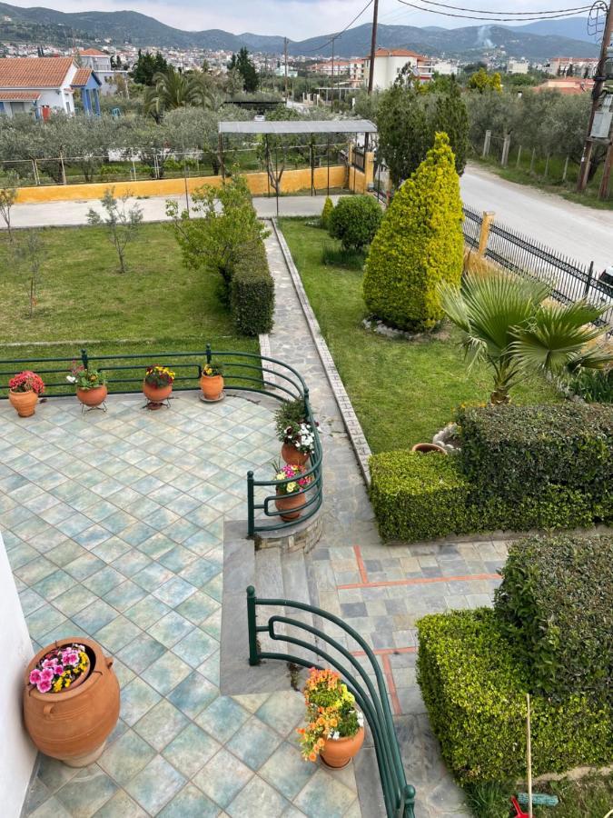 Seaside Apartment With Private Garden Nea Ankhialos Bagian luar foto